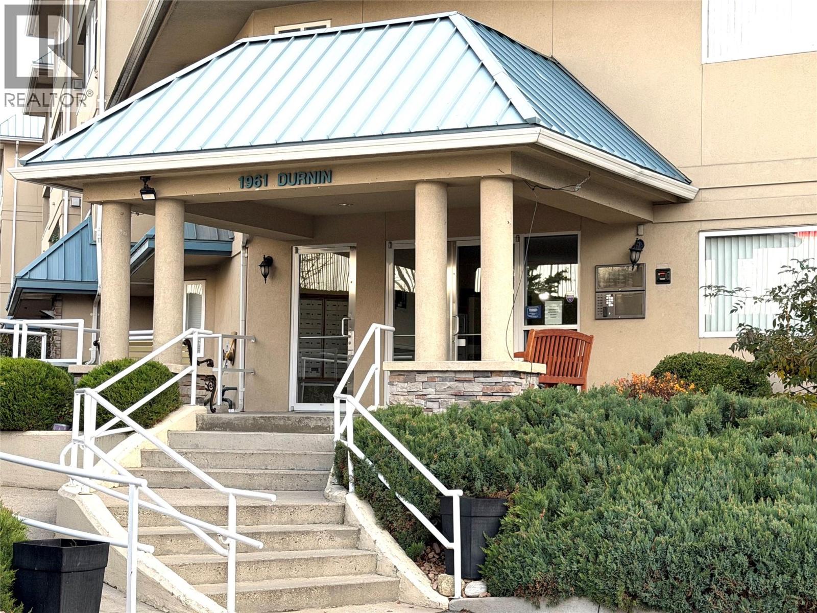 Springfield/Spall Apartment for sale: 2 bedroom 1,340 sq.ft. (Listed 2025-11-21)