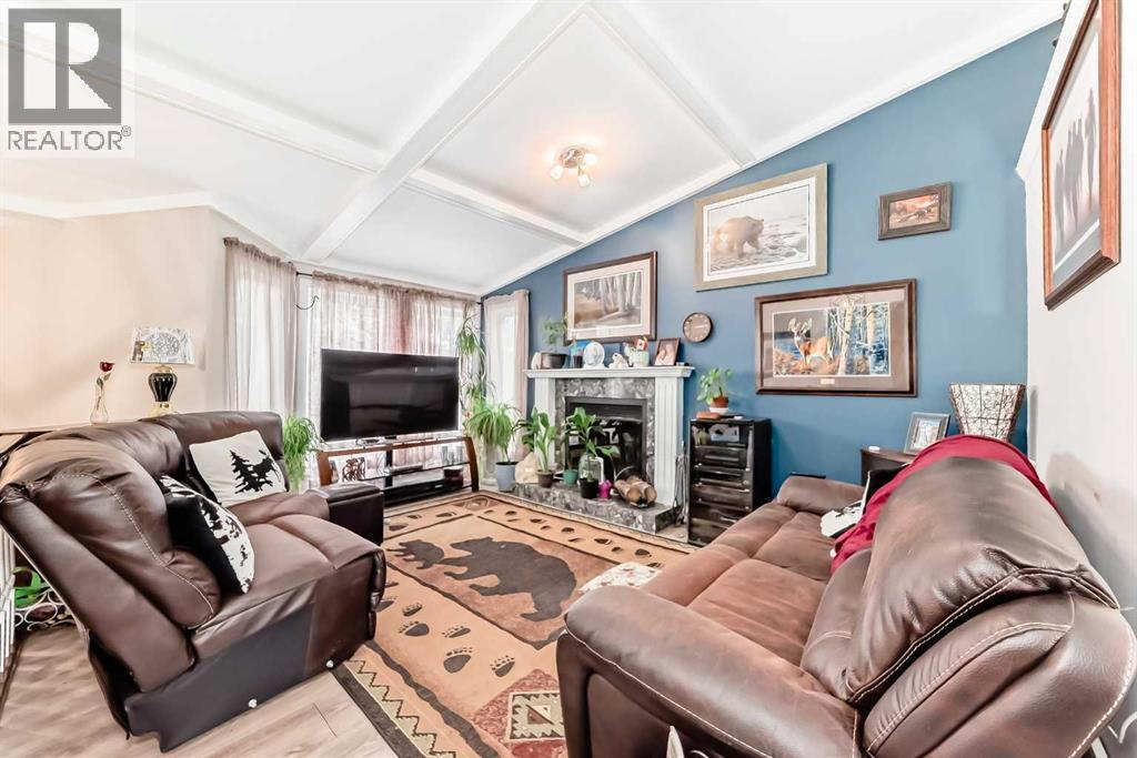 1328 Meadowbrook Drive Se, Airdrie, Alberta  T4A 2A3 - Photo 17 - A2248311