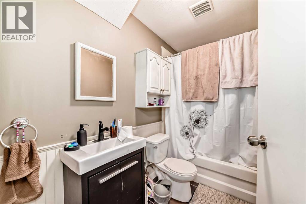 1328 Meadowbrook Drive Se, Airdrie, Alberta  T4A 2A3 - Photo 31 - A2248311