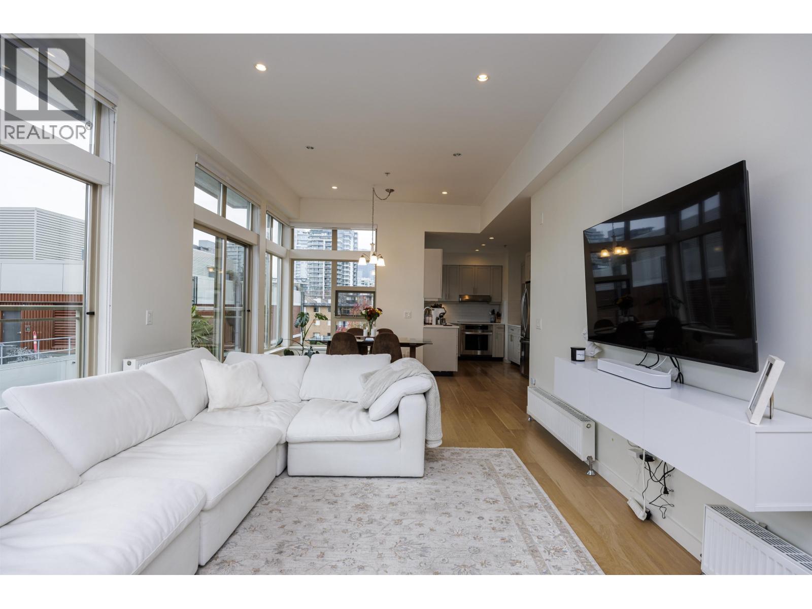 Ph7 1033 St Georges Avenue, North Vancouver, British Columbia  V7L 3H5 - Photo 6 - R3066306