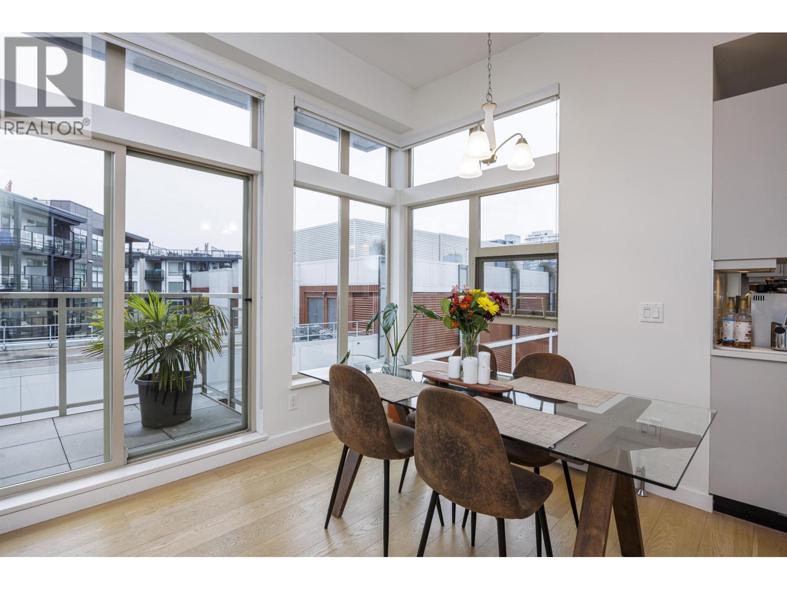 Ph7 1033 St Georges Avenue, North Vancouver, British Columbia  V7L 3H5 - Photo 4 - R3066306