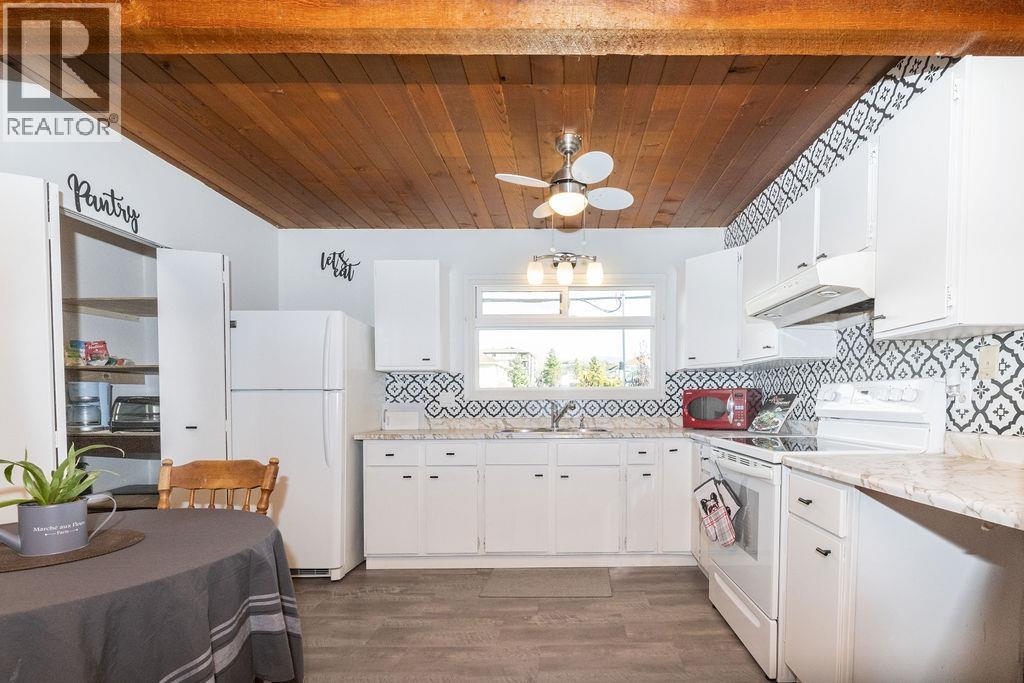 5613 Trail Avenue, Sechelt, British Columbia  V7Z 0H8 - Photo 12 - R3069369