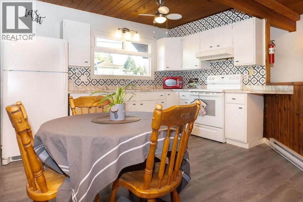 5613 Trail Avenue, Sechelt, British Columbia  V7Z 0H8 - Photo 13 - R3069369