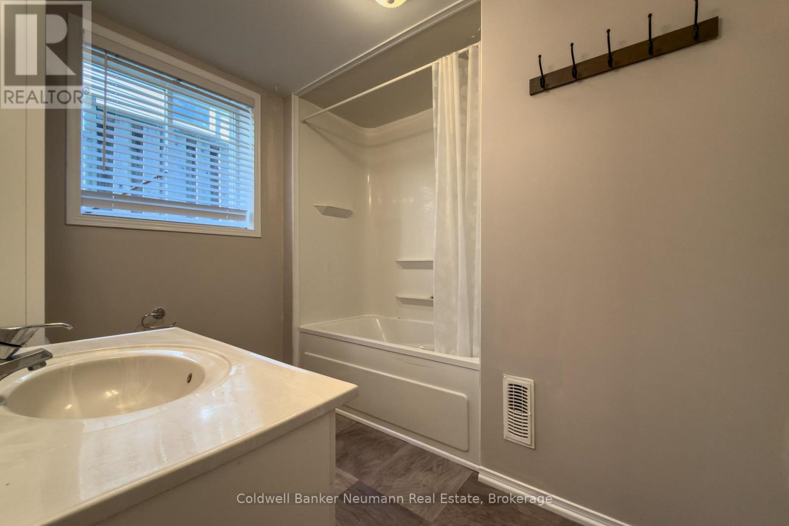 18 O'connor Lane, Guelph (Grange Road), Ontario  N1E 7G5 - Photo 10 - X12568114