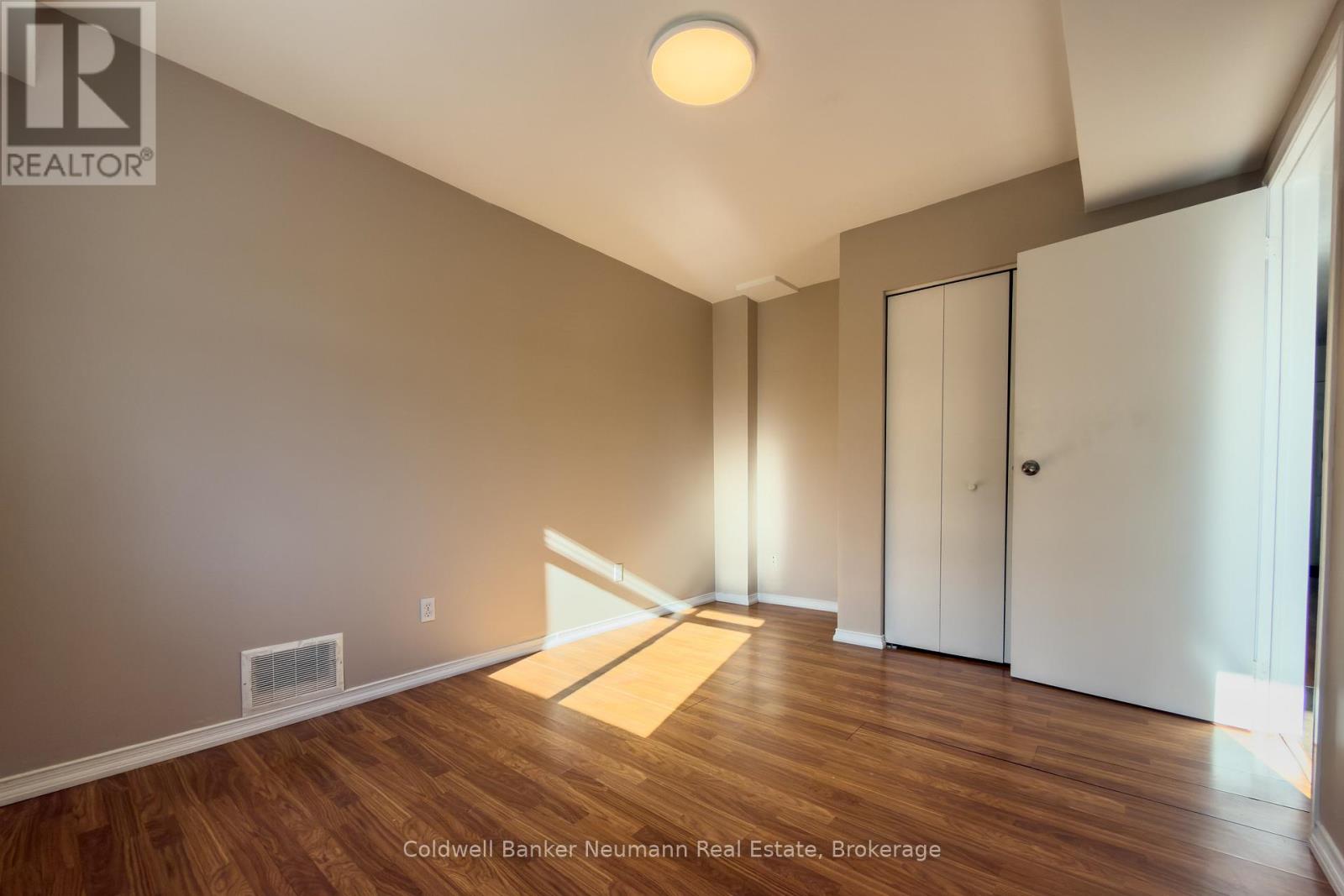 18 O'connor Lane, Guelph (Grange Road), Ontario  N1E 7G5 - Photo 6 - X12568114