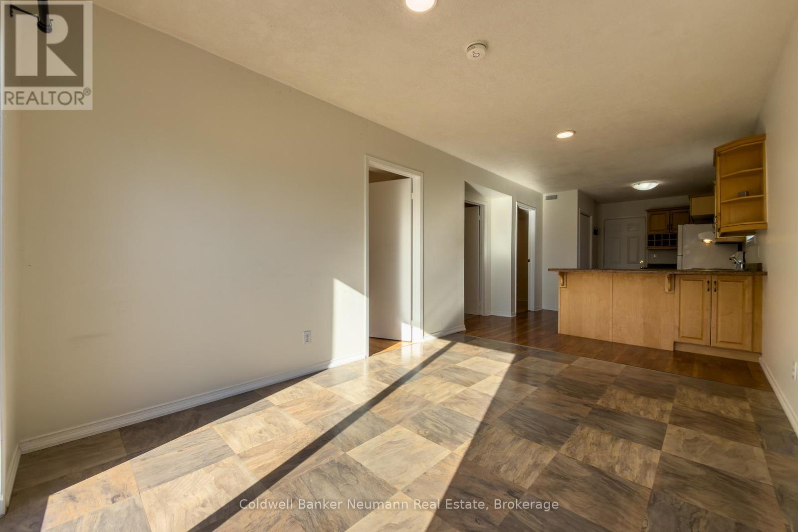 18 O'connor Lane, Guelph (Grange Road), Ontario  N1E 7G5 - Photo 5 - X12568114