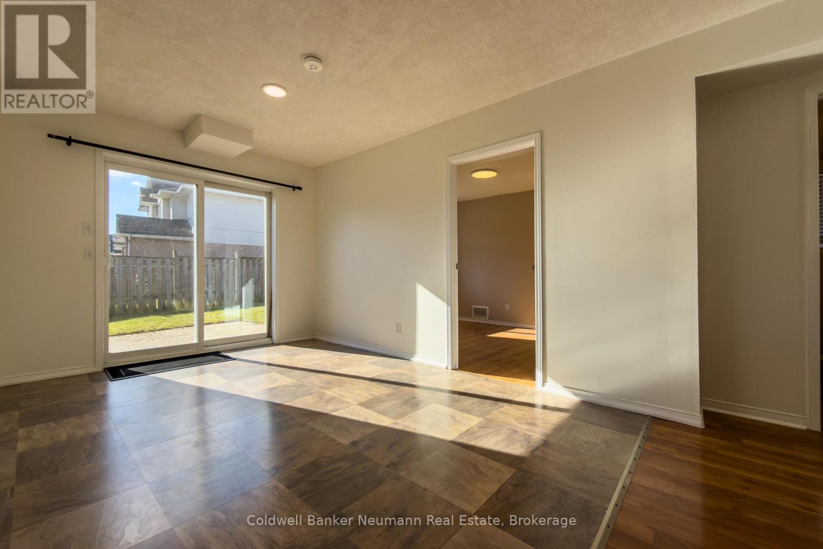 18 O'connor Lane, Guelph (Grange Road), Ontario  N1E 7G5 - Photo 4 - X12568114