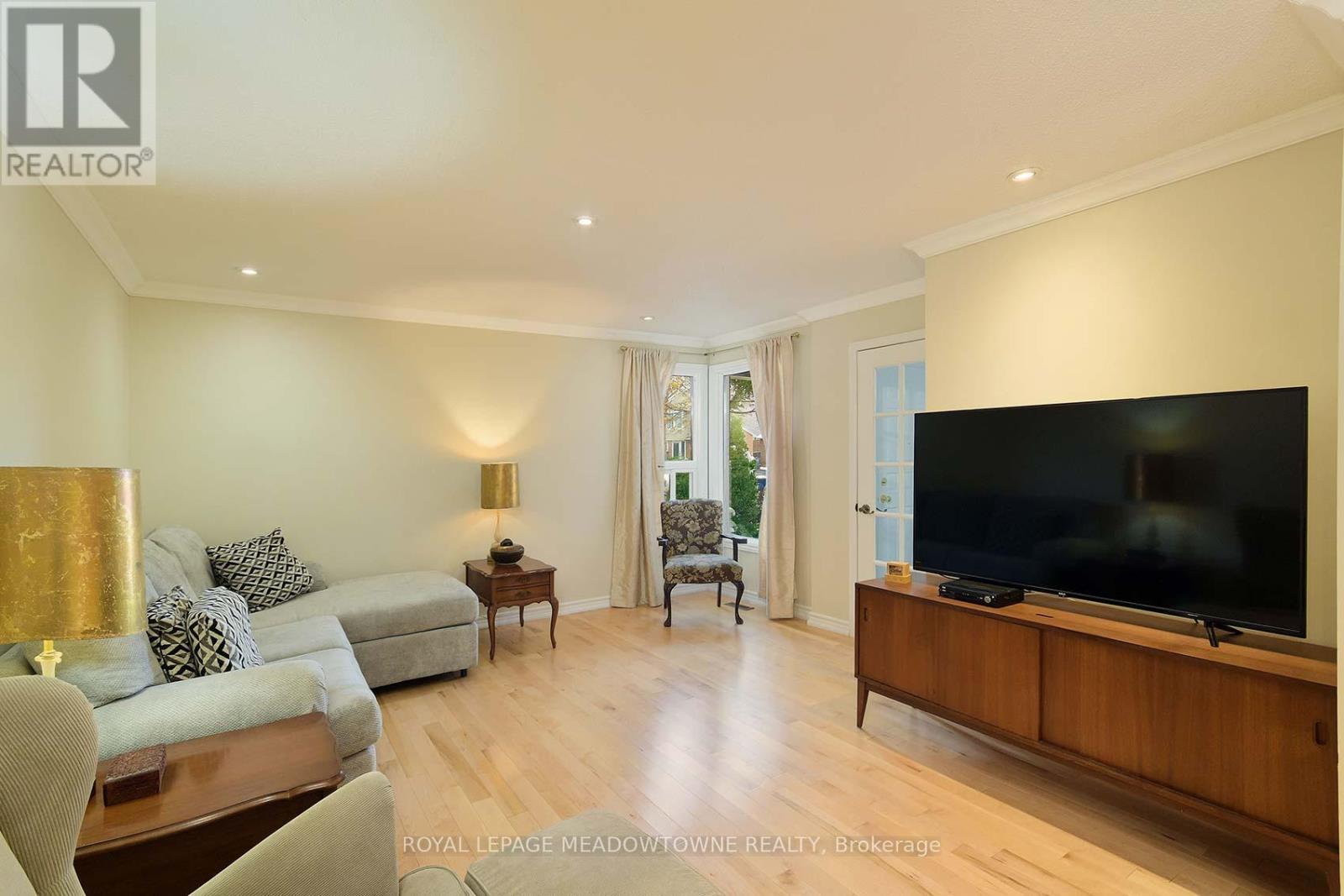 4207 Trapper Crescent, Mississauga, Ontario  L5L 3A7 - Photo 7 - W12536326