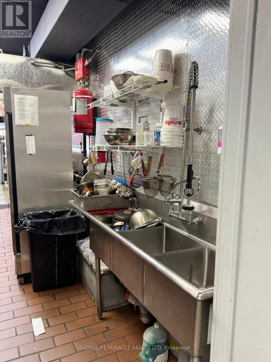 20 - 22 Main Street S, Brampton (Downtown Brampton), Ontario  L6W 2C3 - Photo 16 - W12549690