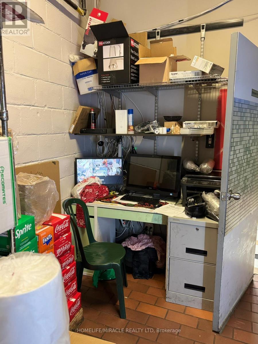 20 - 22 Main Street S, Brampton (Downtown Brampton), Ontario  L6W 2C3 - Photo 18 - W12549690