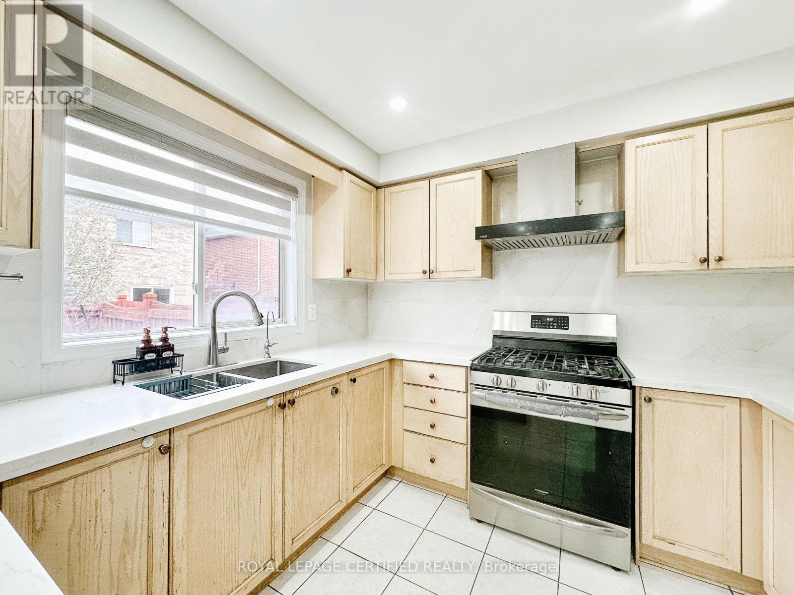 30 Lucerne Drive, Vaughan, Ontario  L4H 2Y2 - Photo 15 - N12568044