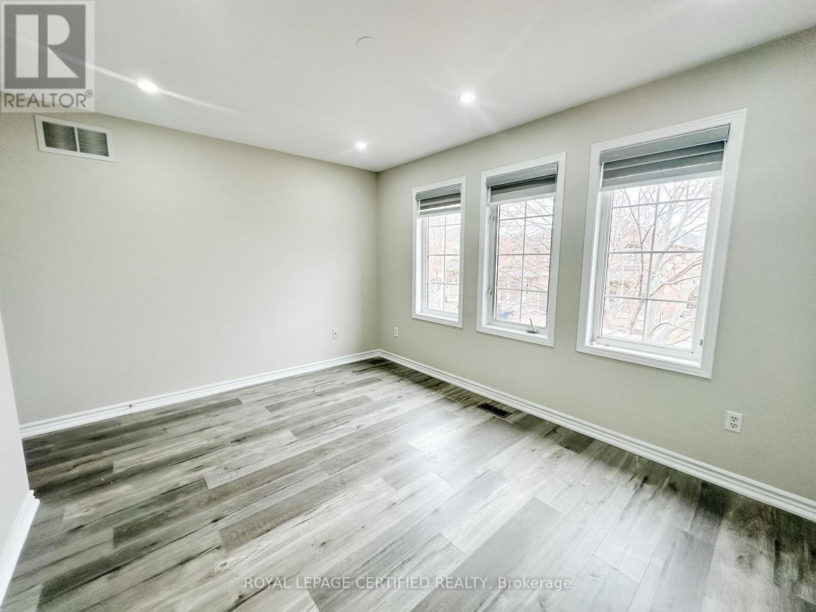 30 Lucerne Drive, Vaughan, Ontario  L4H 2Y2 - Photo 33 - N12568044