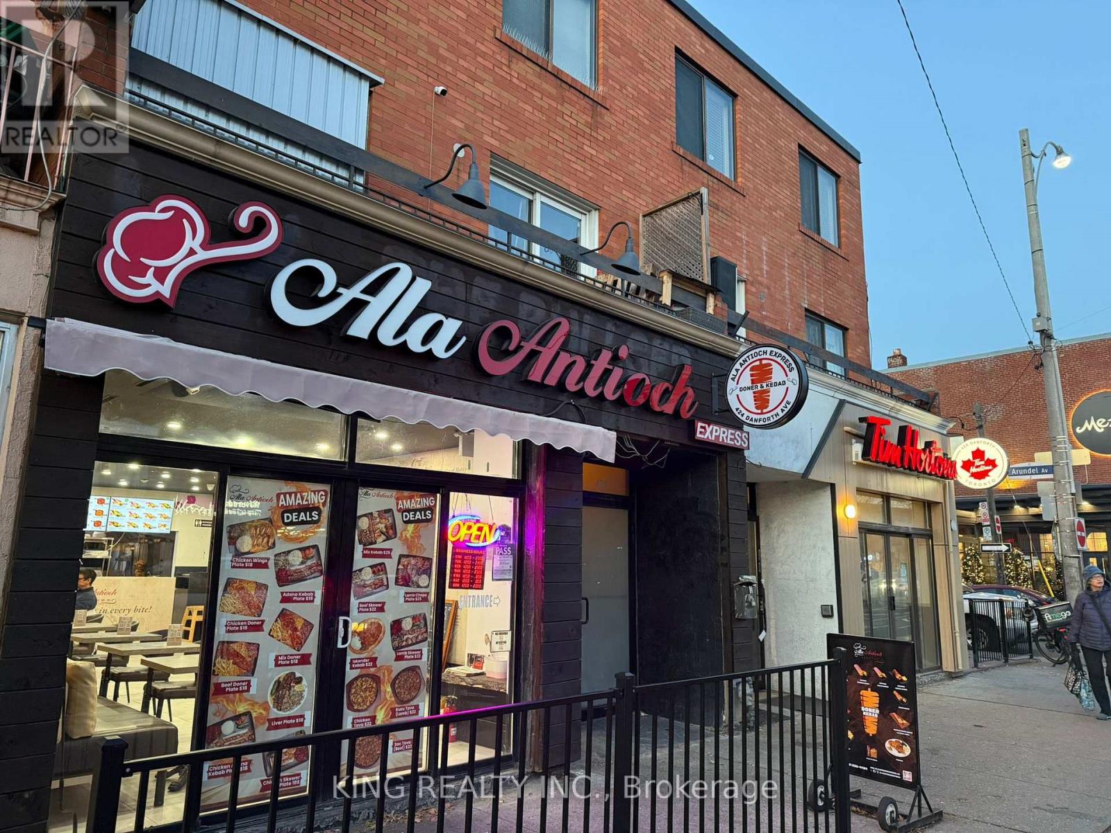 424 DANFORTH AVENUE, Toronto, Ontario