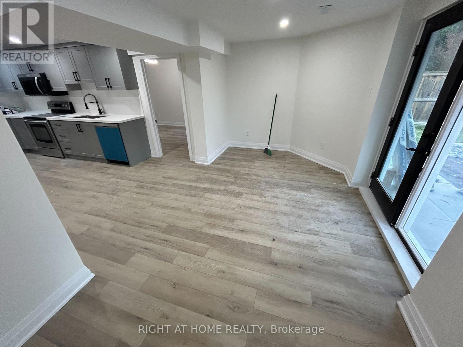 844 Crowells Street, Oshawa, Ontario  L1K 1X3 - Photo 3 - E12568262