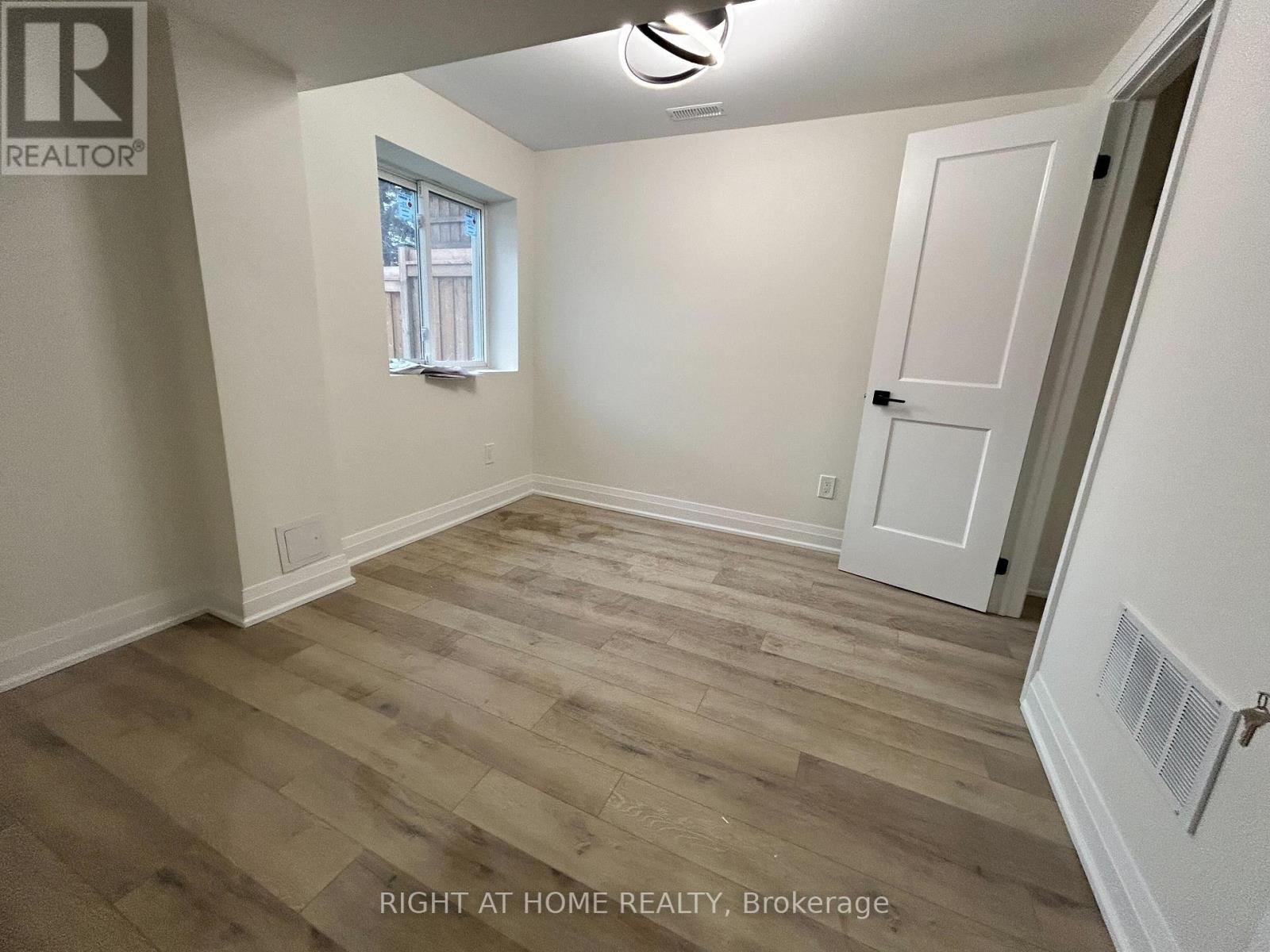 844 Crowells Street, Oshawa, Ontario  L1K 1X3 - Photo 7 - E12568262