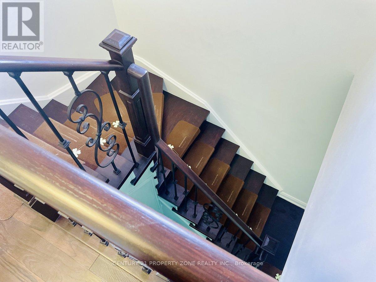 58 Long Point Drive, Richmond Hill, Ontario  L4E 3Z8 - Photo 10 - N12568266