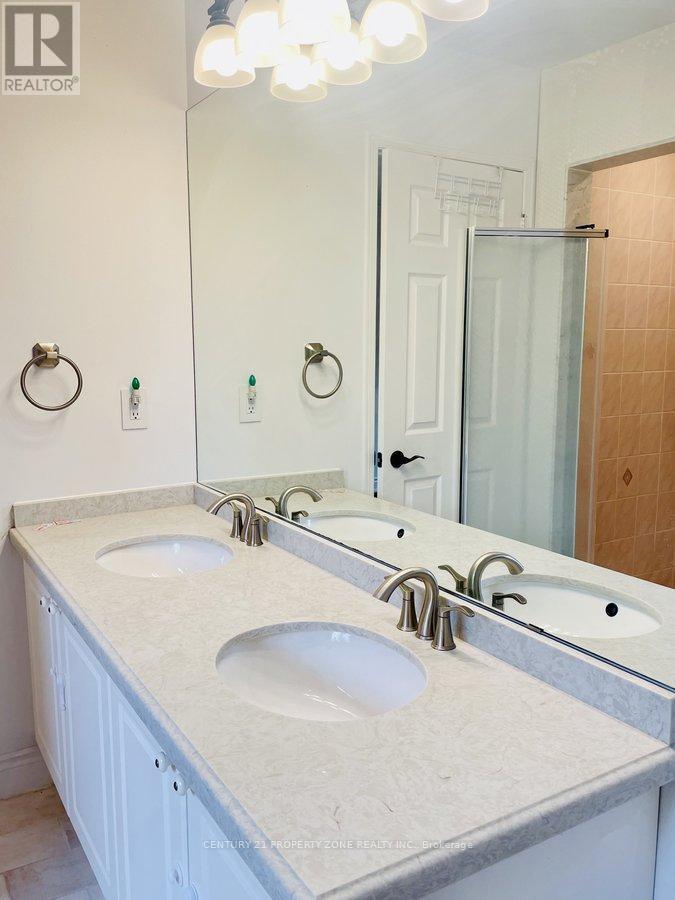 58 Long Point Drive, Richmond Hill, Ontario  L4E 3Z8 - Photo 12 - N12568266