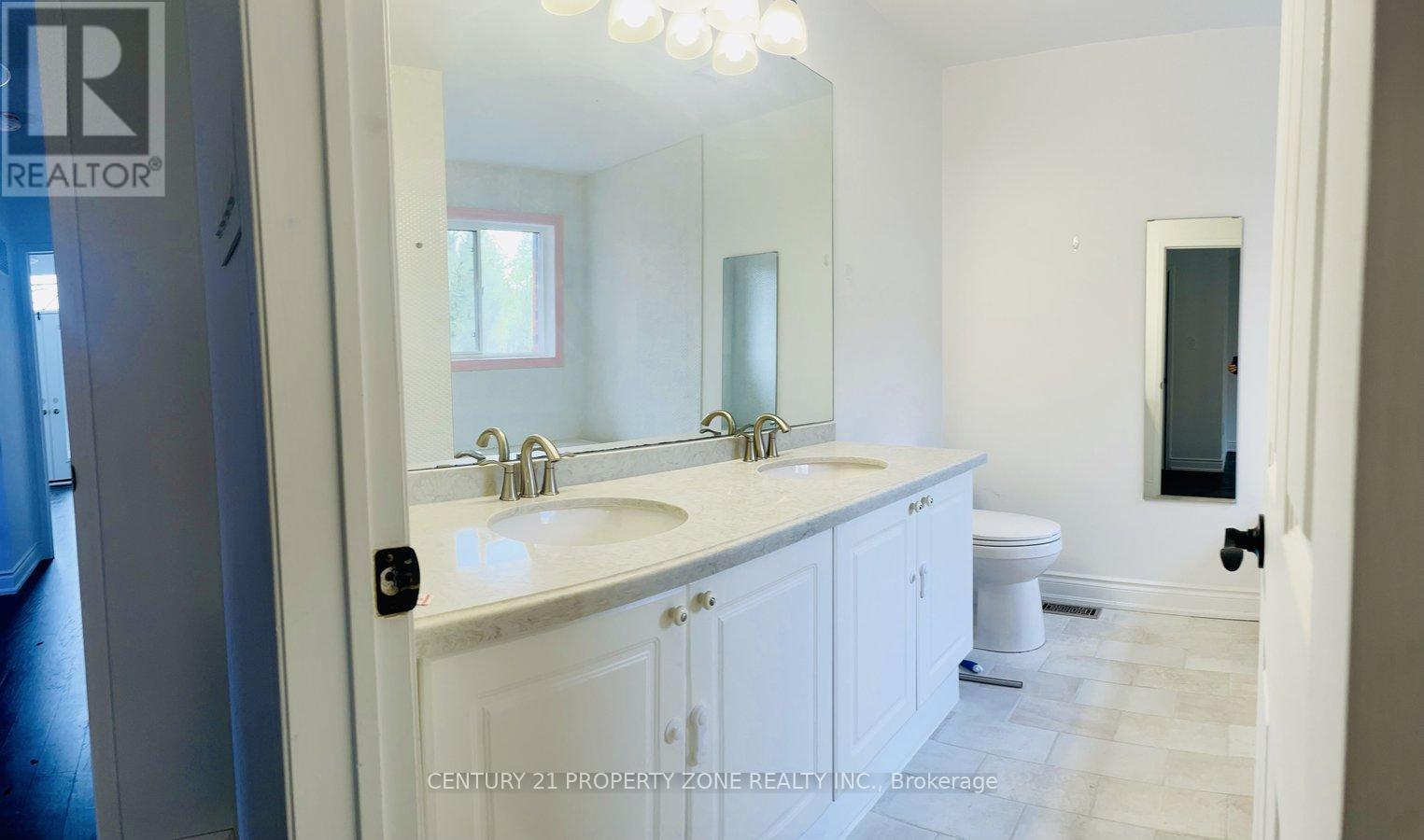 58 Long Point Drive, Richmond Hill, Ontario  L4E 3Z8 - Photo 23 - N12568266