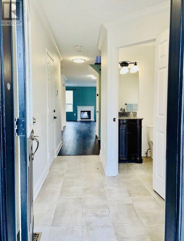 58 Long Point Drive, Richmond Hill, Ontario  L4E 3Z8 - Photo 3 - N12568266