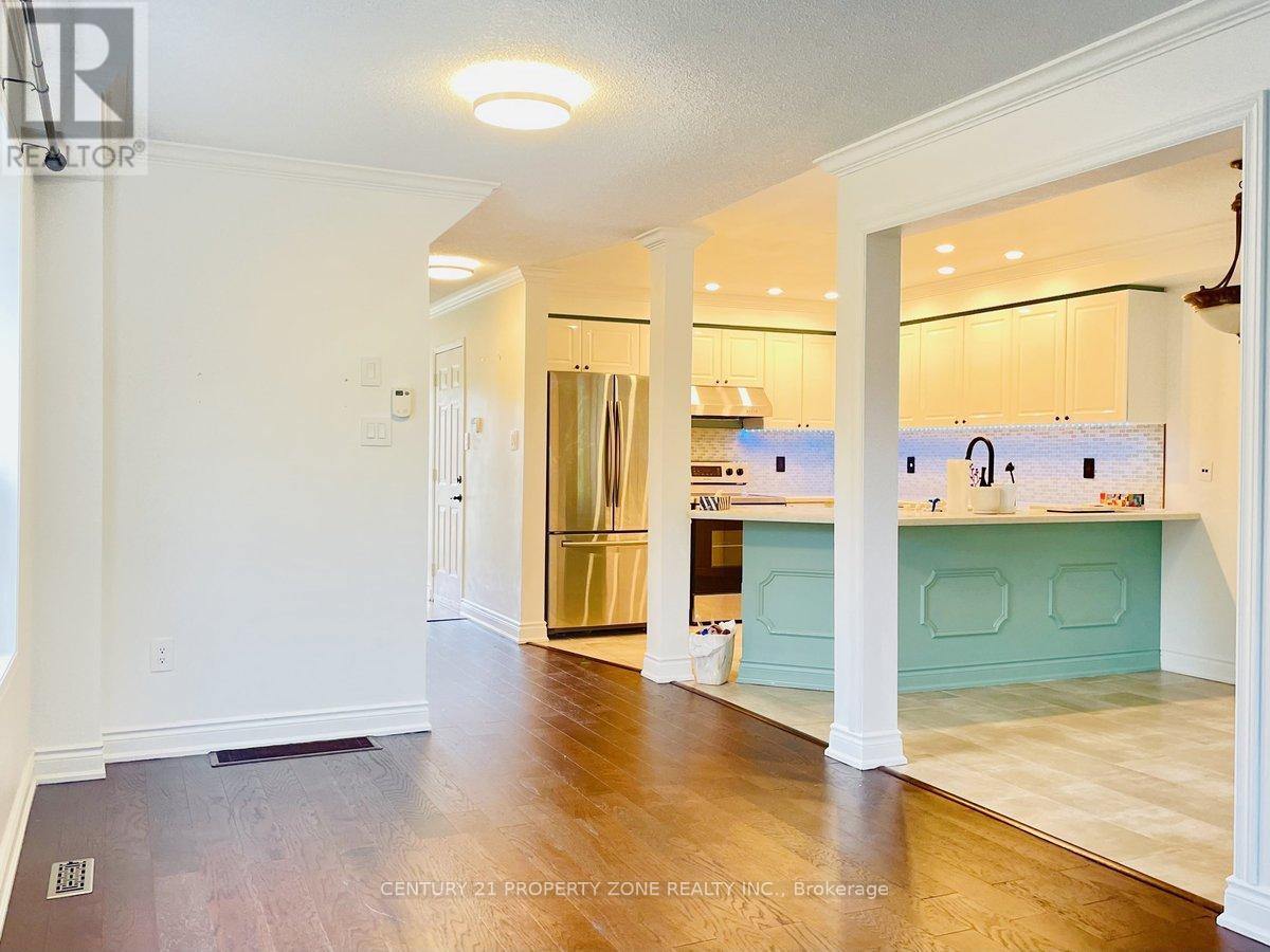 58 Long Point Drive, Richmond Hill, Ontario  L4E 3Z8 - Photo 4 - N12568266