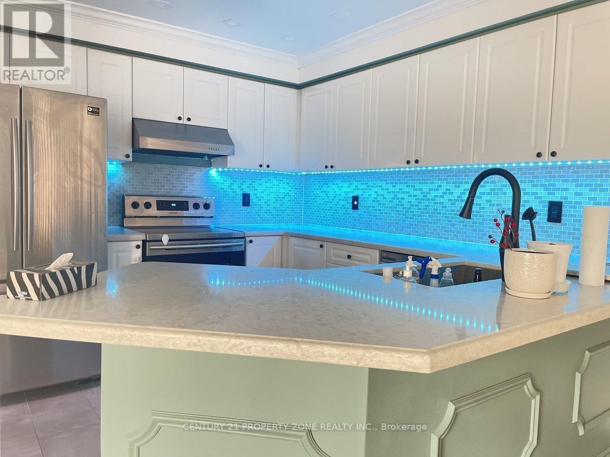 58 Long Point Drive, Richmond Hill, Ontario  L4E 3Z8 - Photo 7 - N12568266