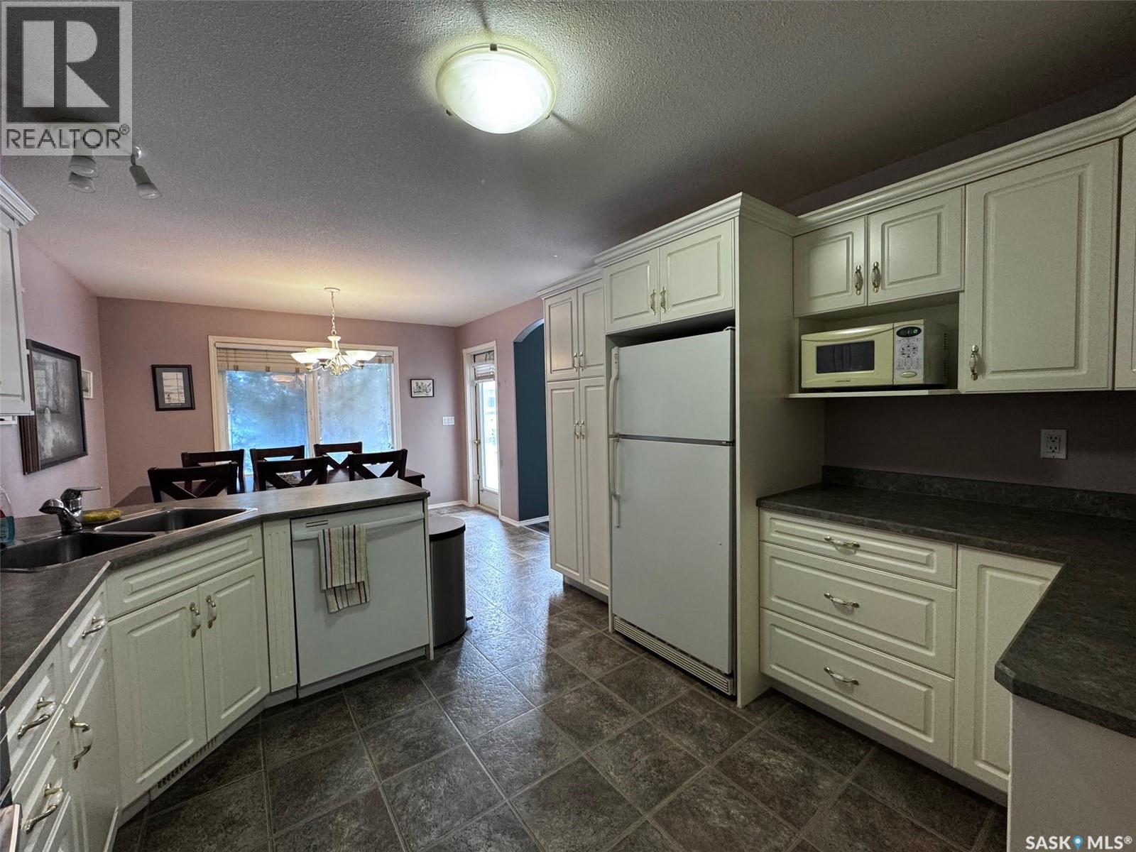 611 Le May Court, Saskatoon, Saskatchewan  S7S 1L2 - Photo 10 - SK024450