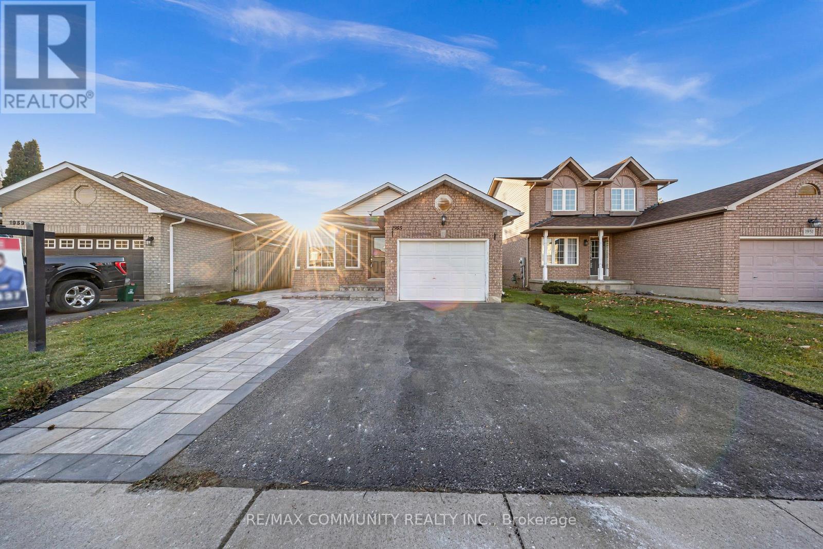 1955 Dalhousie Crescent, Oshawa, Ontario  L1G 8C3 - Photo 2 - E12564886