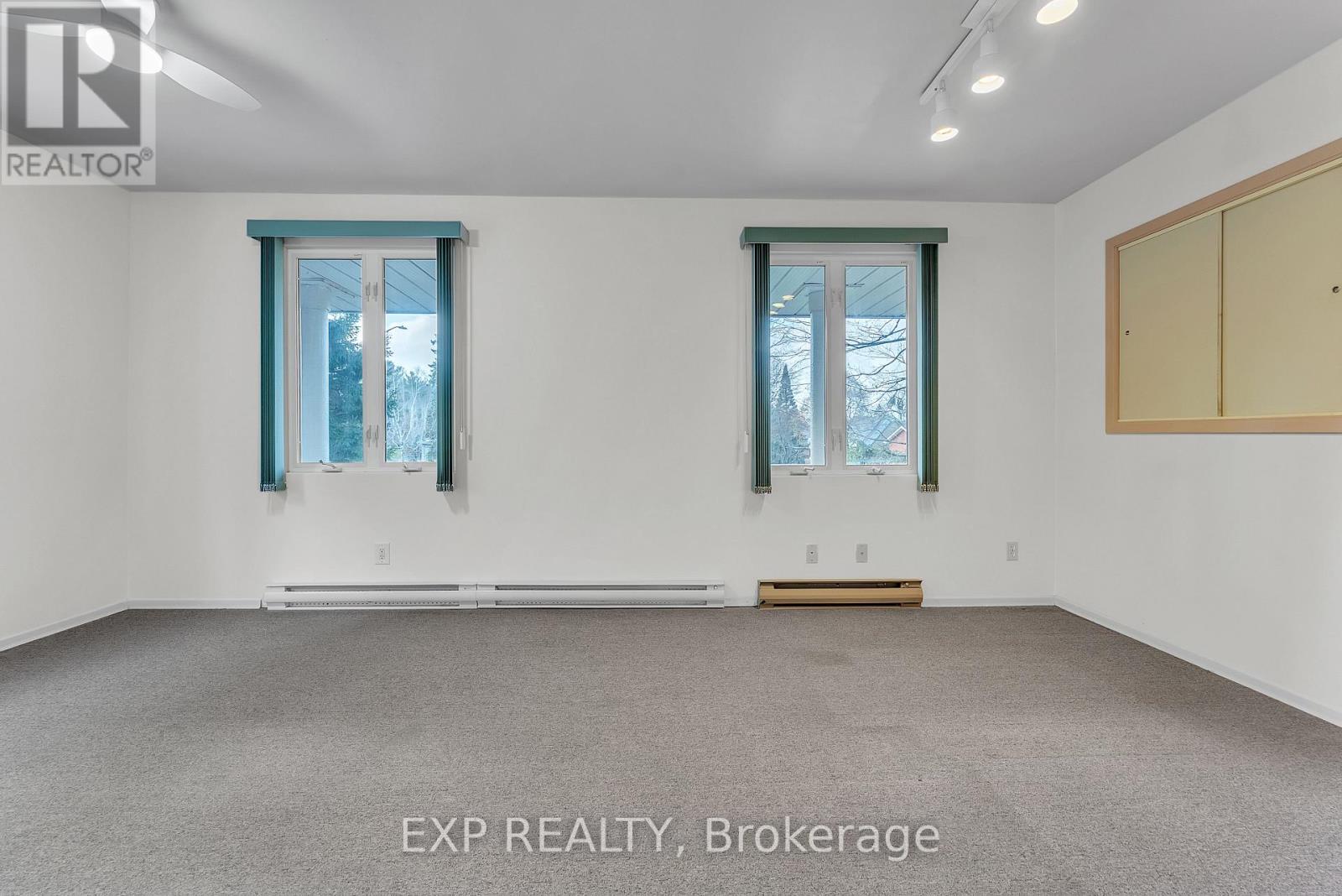 31 Southcrest Drive, Greater Napanee (Greater Napanee), Ontario  K7R 3J9 - Photo 18 - X12449146