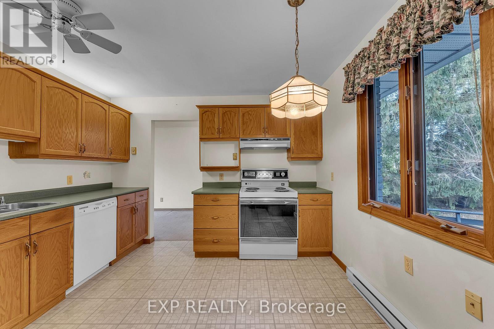 31 Southcrest Drive, Greater Napanee (Greater Napanee), Ontario  K7R 3J9 - Photo 12 - X12449146