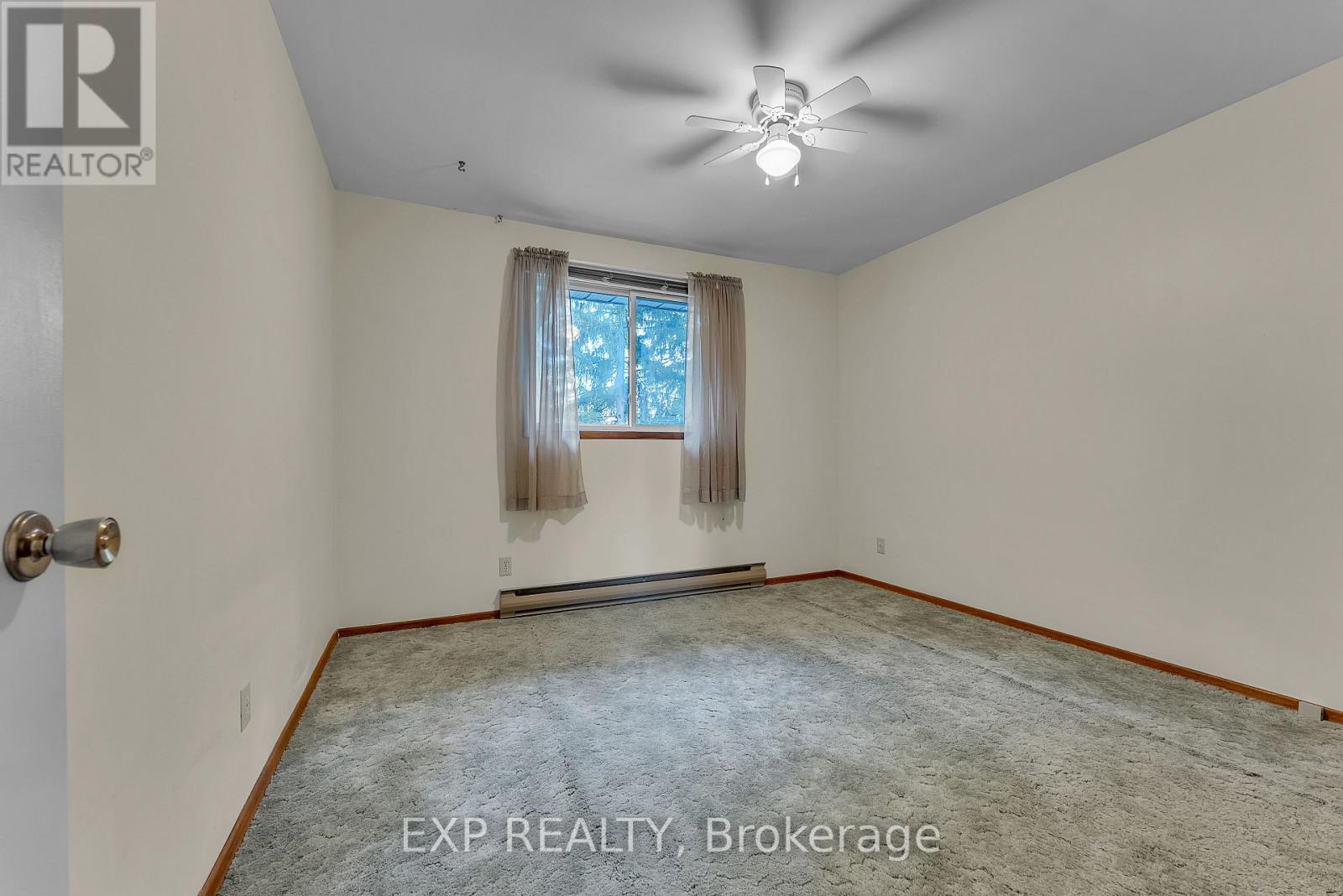 31 Southcrest Drive, Greater Napanee (Greater Napanee), Ontario  K7R 3J9 - Photo 16 - X12449146