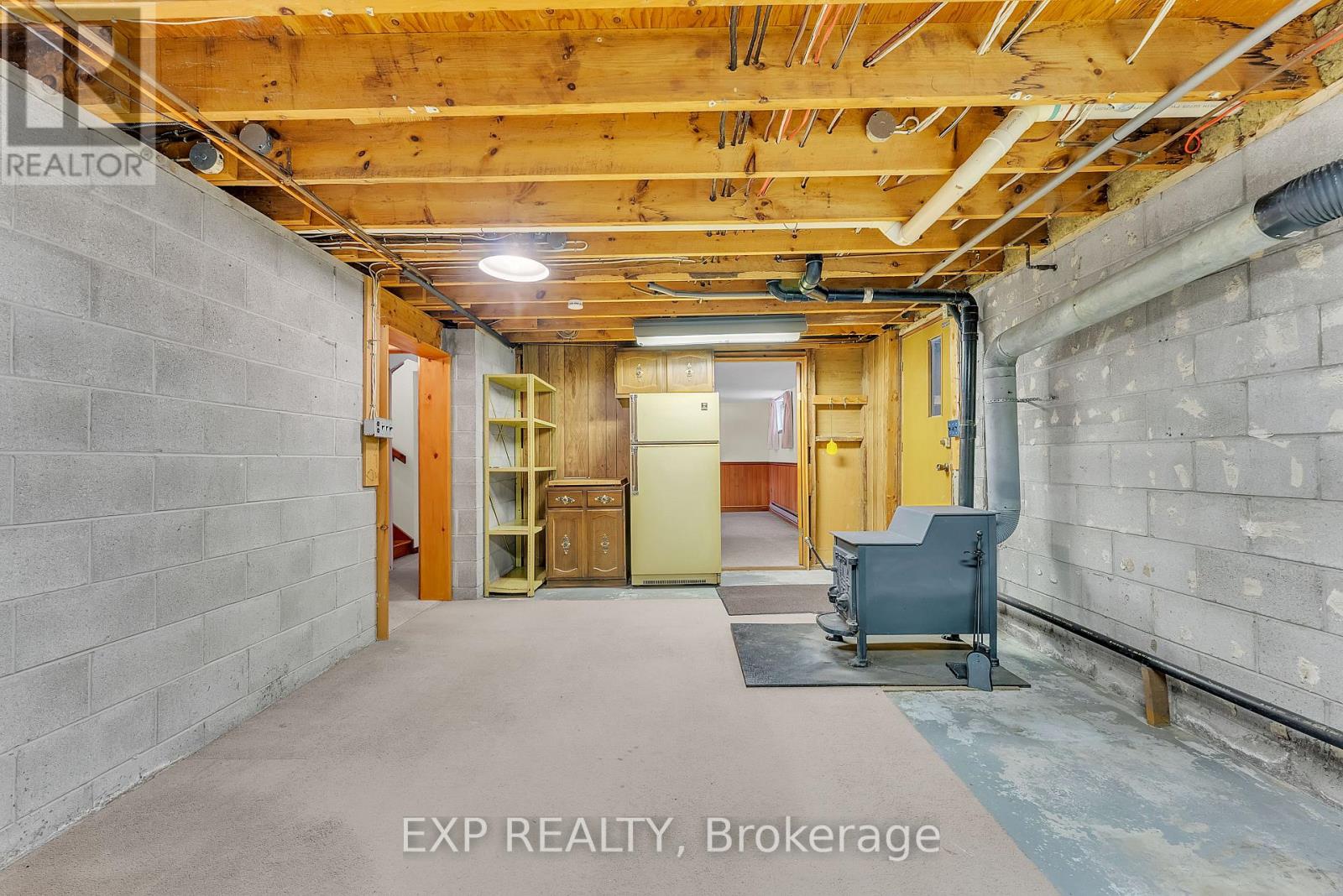 31 Southcrest Drive, Greater Napanee (Greater Napanee), Ontario  K7R 3J9 - Photo 27 - X12449146