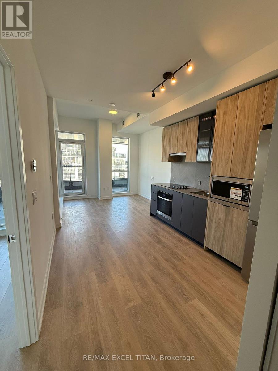 621 - 1037 The Queensway Street N, Toronto, Ontario  M8Z 6C7 - Photo 3 - W12568238