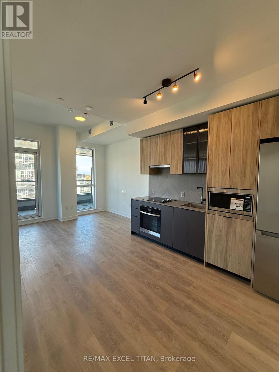 621 - 1037 The Queensway Street N, Toronto, Ontario  M8Z 6C7 - Photo 4 - W12568238