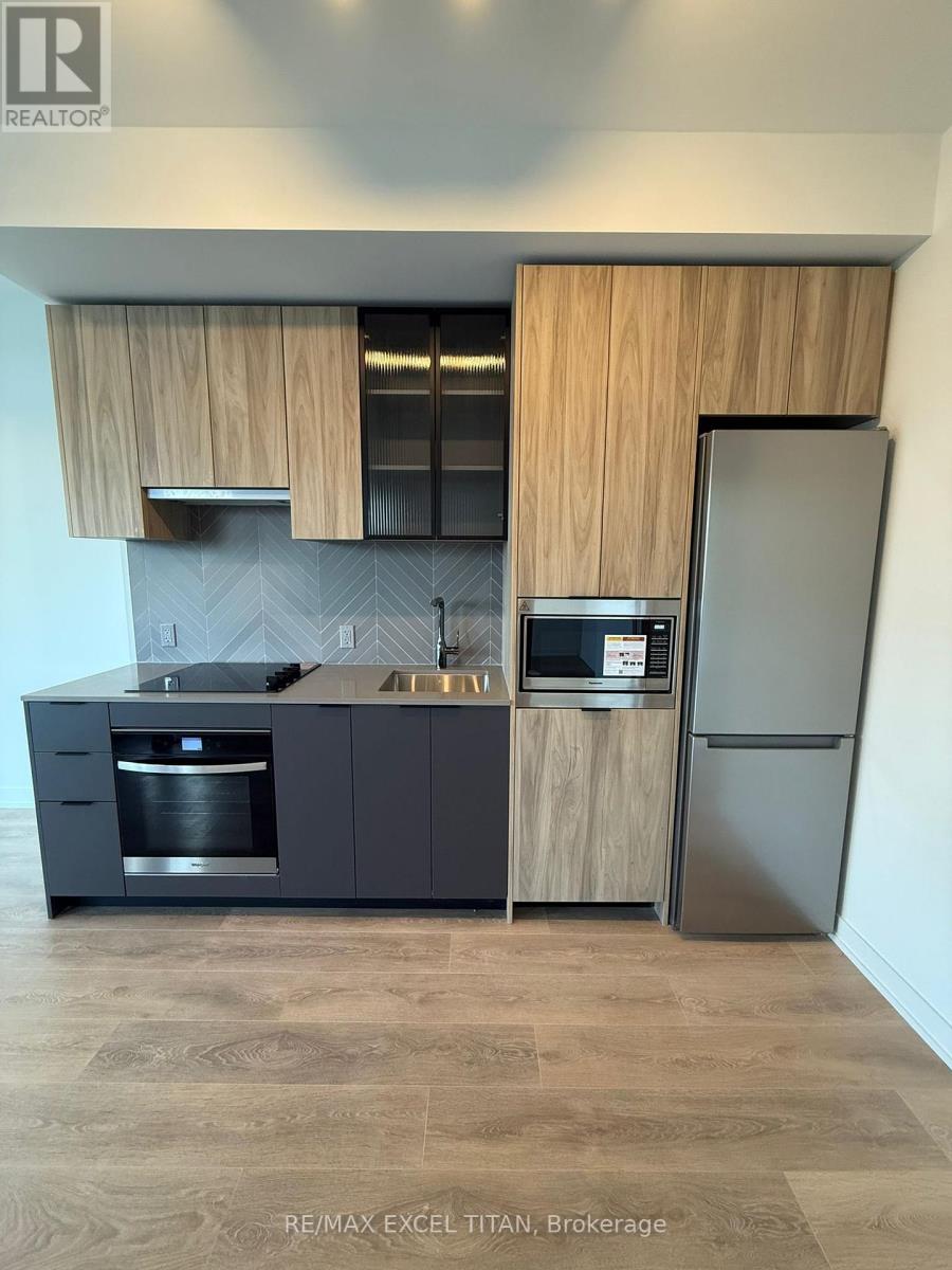 621 - 1037 The Queensway Street N, Toronto, Ontario  M8Z 6C7 - Photo 6 - W12568238