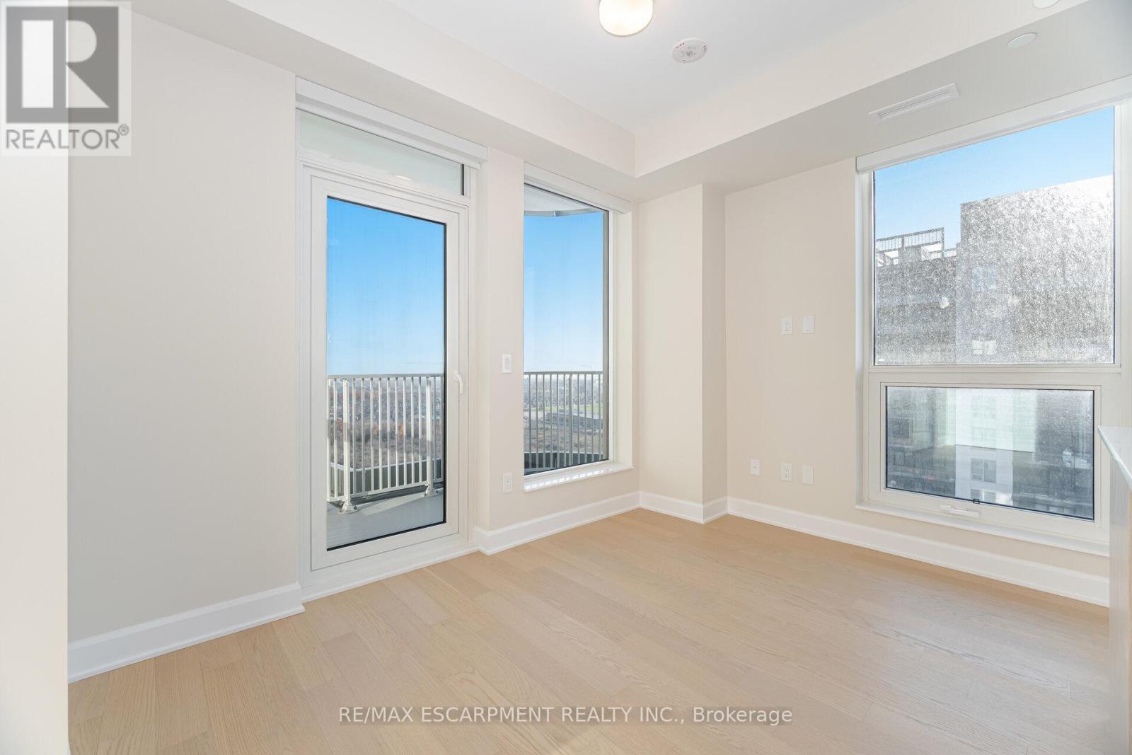 1901 - 3240 William Coltson Avenue, Oakville, Ontario  L6H 8C8 - Photo 10 - W12568252