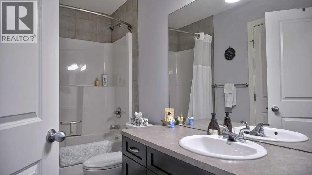 244 Heritage Bay, Cochrane, Alberta  T4C 0L3 - Photo 33 - A2235147