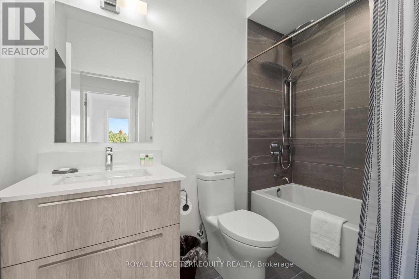 43 Rockmount Crescent, Gravenhurst, Ontario  P1P 0A6 - Photo 25 - X12568220