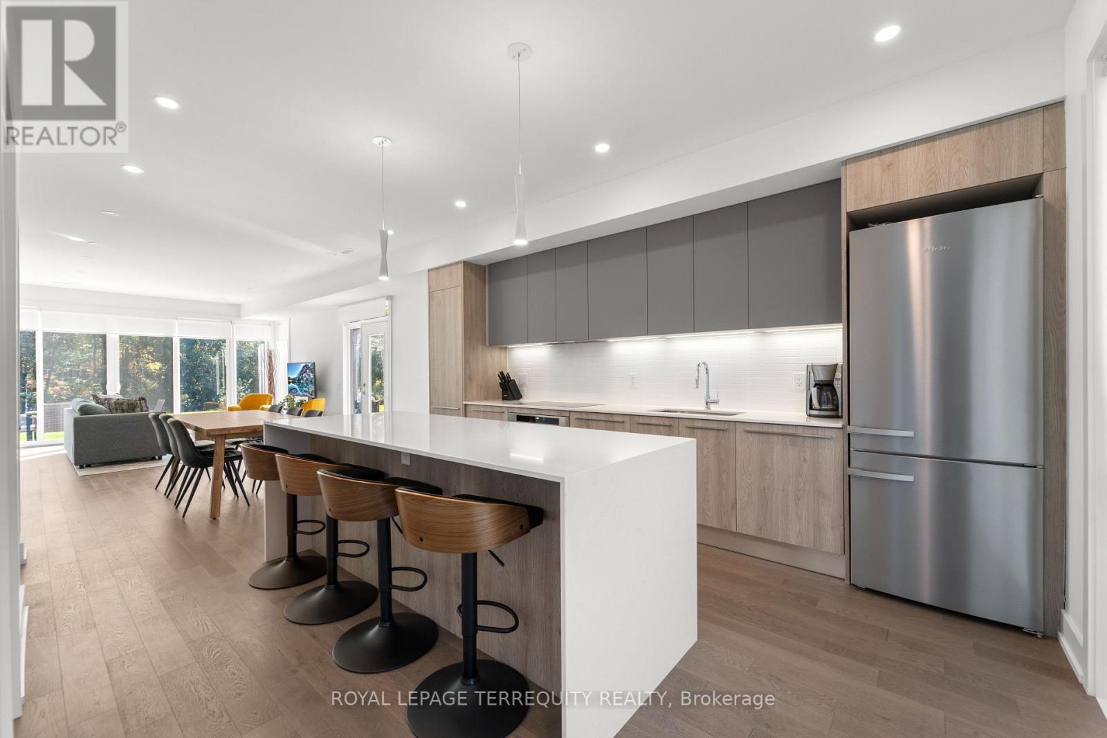 43 Rockmount Crescent, Gravenhurst, Ontario  P1P 0A6 - Photo 3 - X12568220