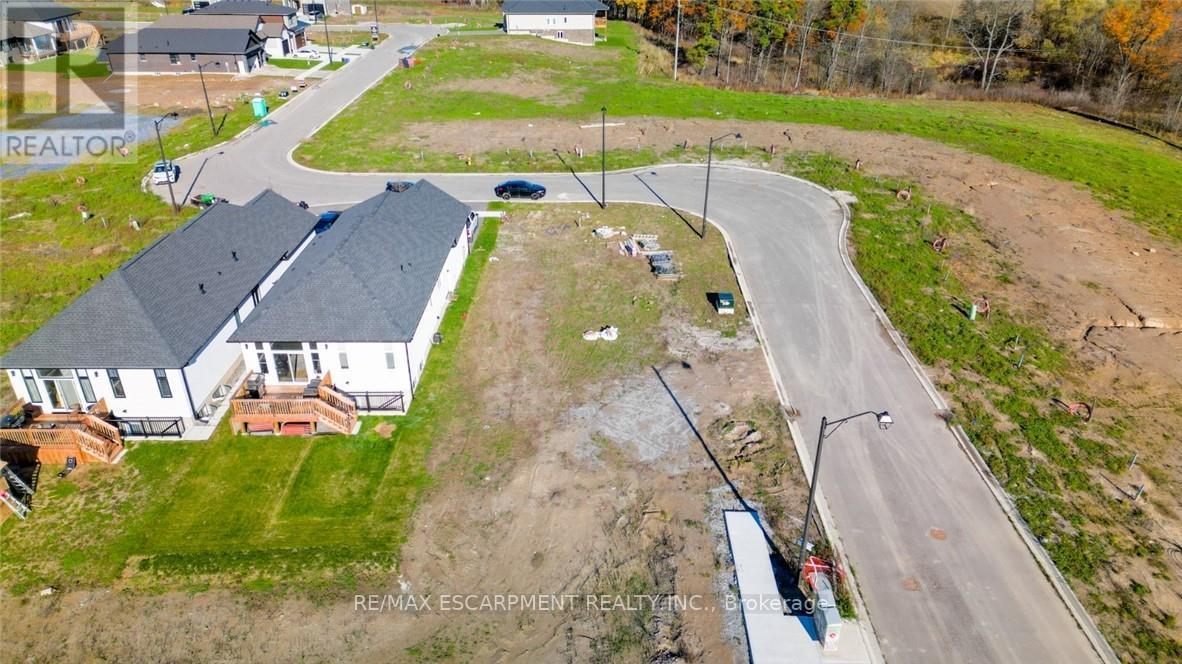 86 Pike Creek Drive, Haldimand, Ontario  N0E 1E0 - Photo 2 - X12568268