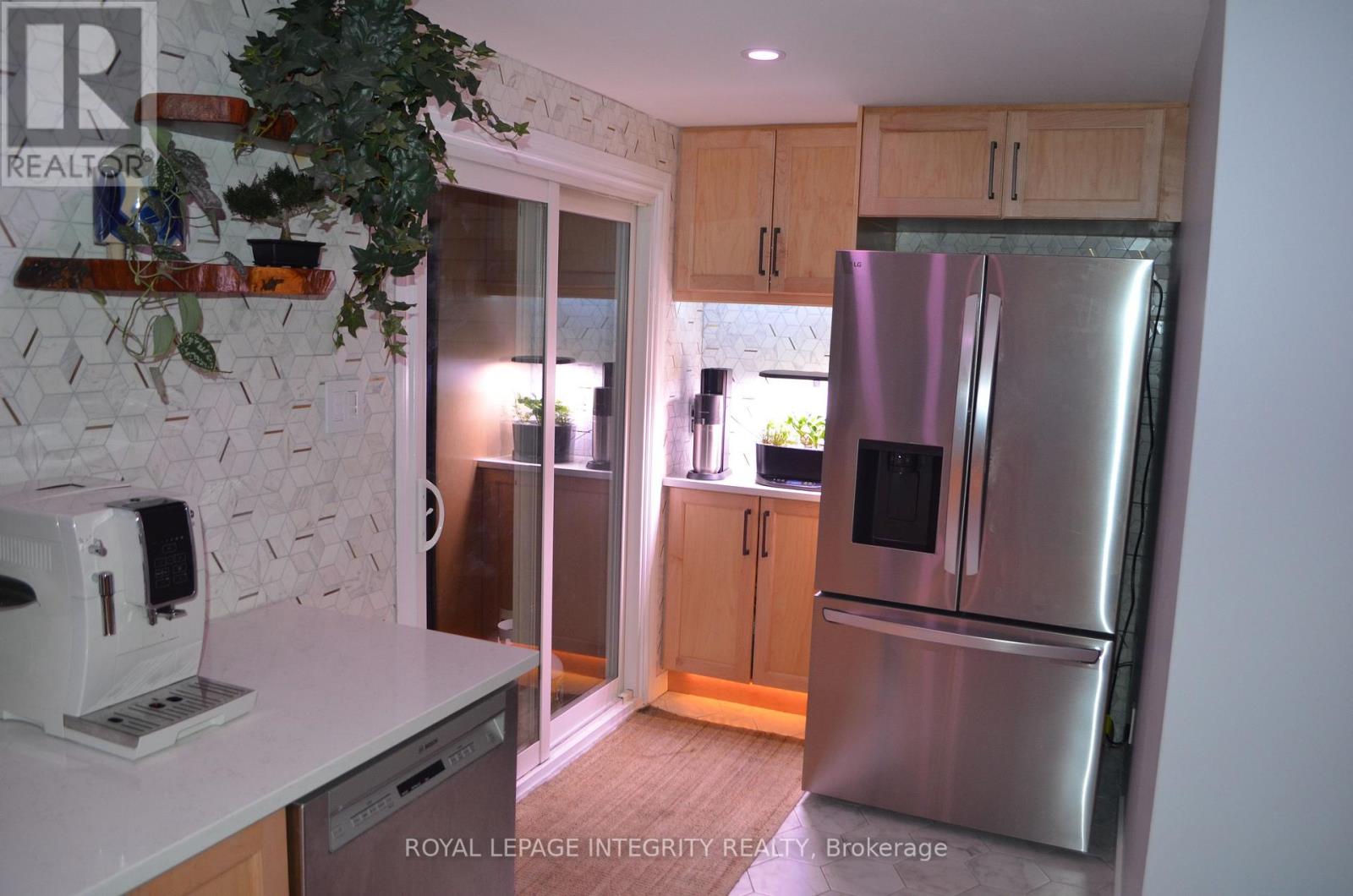 104 Esterlawn Private, Ottawa, Ontario  K2A 4B5 - Photo 18 - X12568278