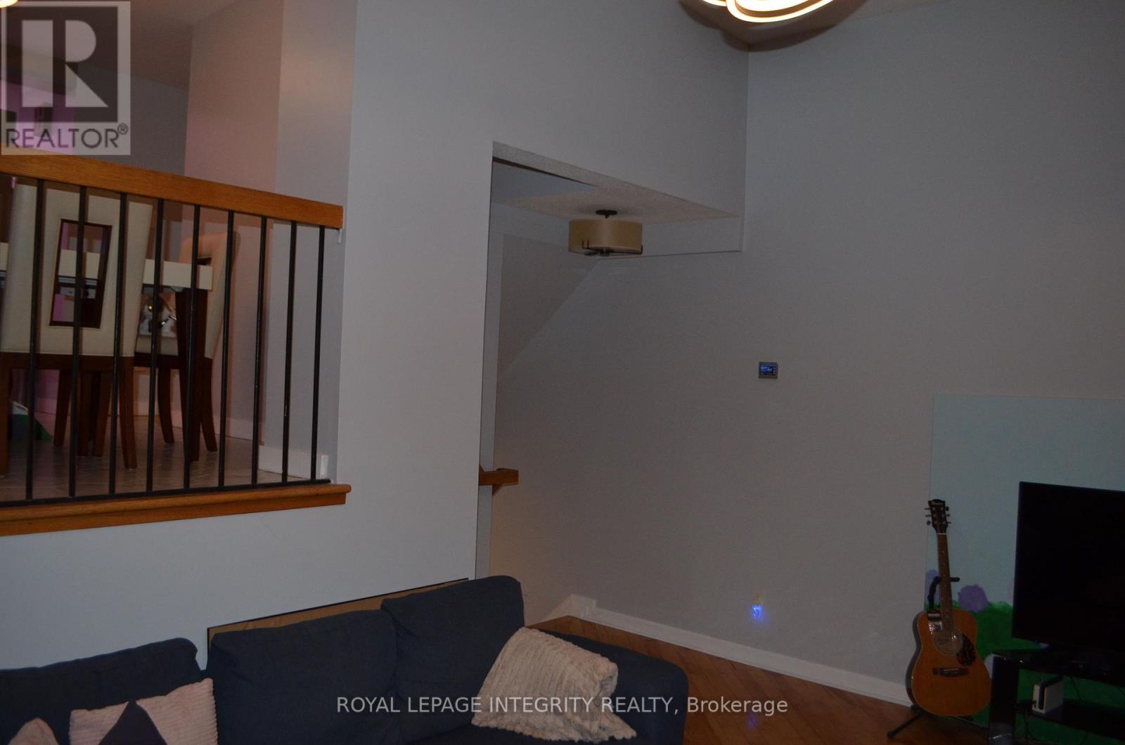 104 Esterlawn Private, Ottawa, Ontario  K2A 4B5 - Photo 9 - X12568278