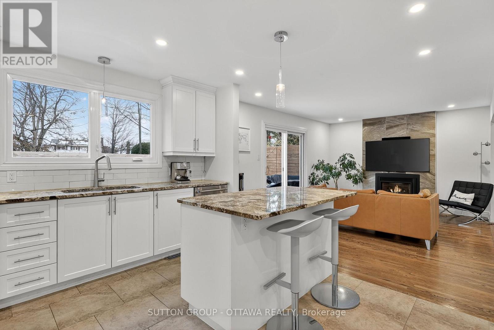 25 Southpark Drive, Ottawa, Ontario  K1B 3B8 - Photo 10 - X12568334