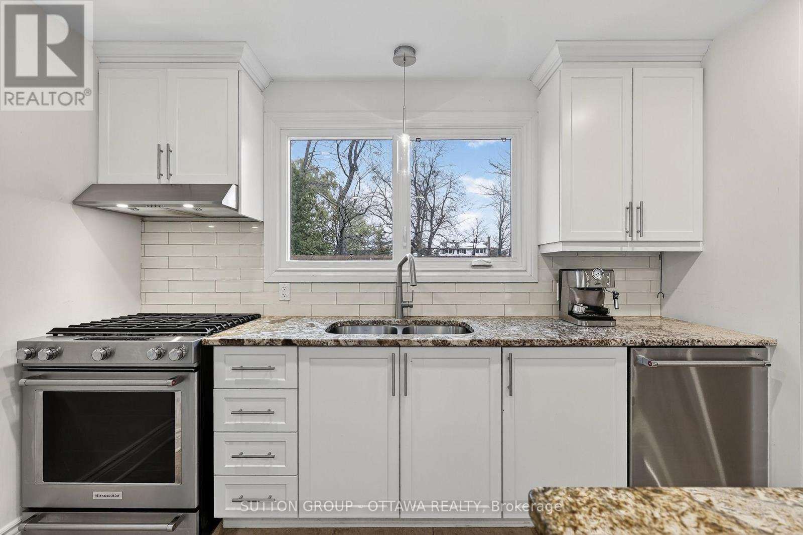 25 Southpark Drive, Ottawa, Ontario  K1B 3B8 - Photo 12 - X12568334