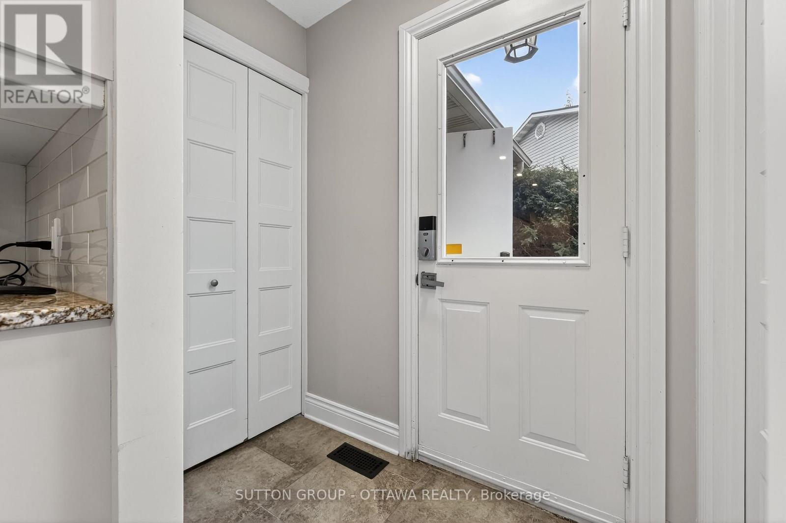 25 Southpark Drive, Ottawa, Ontario  K1B 3B8 - Photo 14 - X12568334