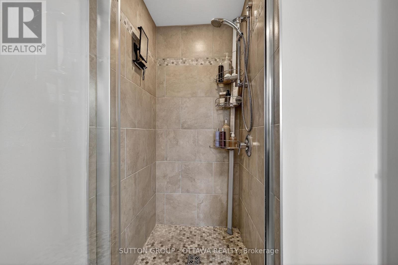 25 Southpark Drive, Ottawa, Ontario  K1B 3B8 - Photo 24 - X12568334