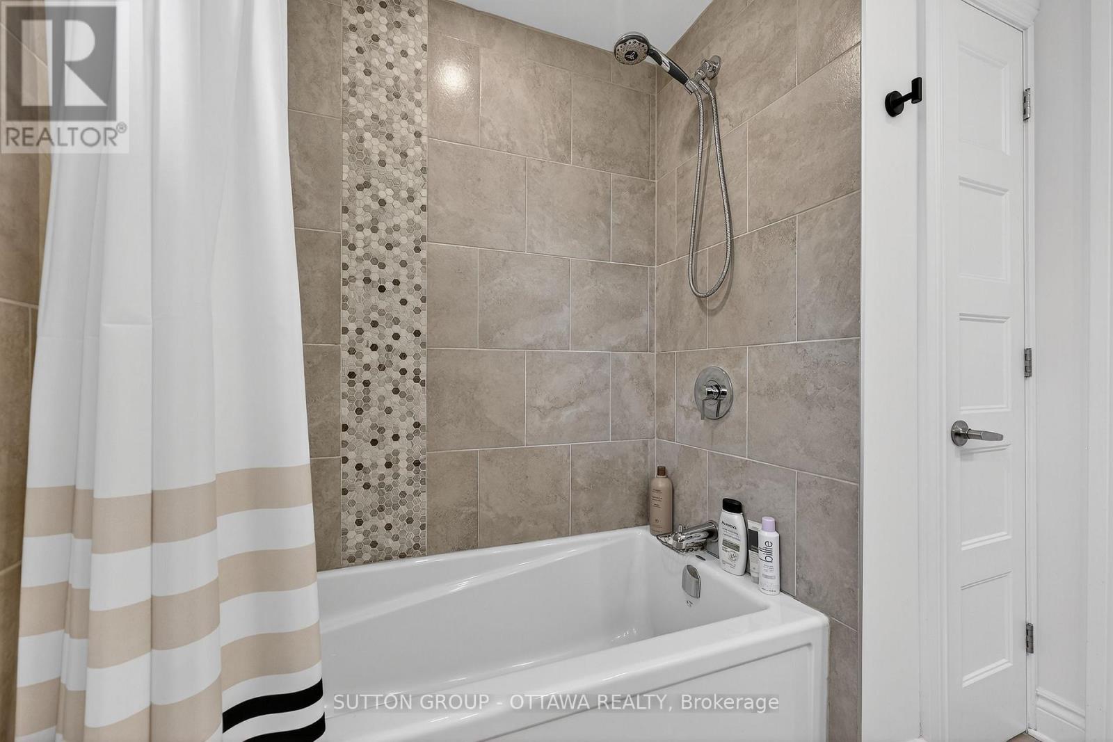 25 Southpark Drive, Ottawa, Ontario  K1B 3B8 - Photo 29 - X12568334