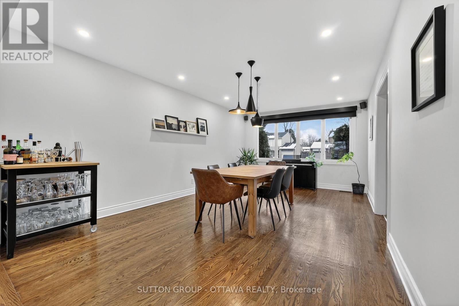 25 Southpark Drive, Ottawa, Ontario  K1B 3B8 - Photo 3 - X12568334