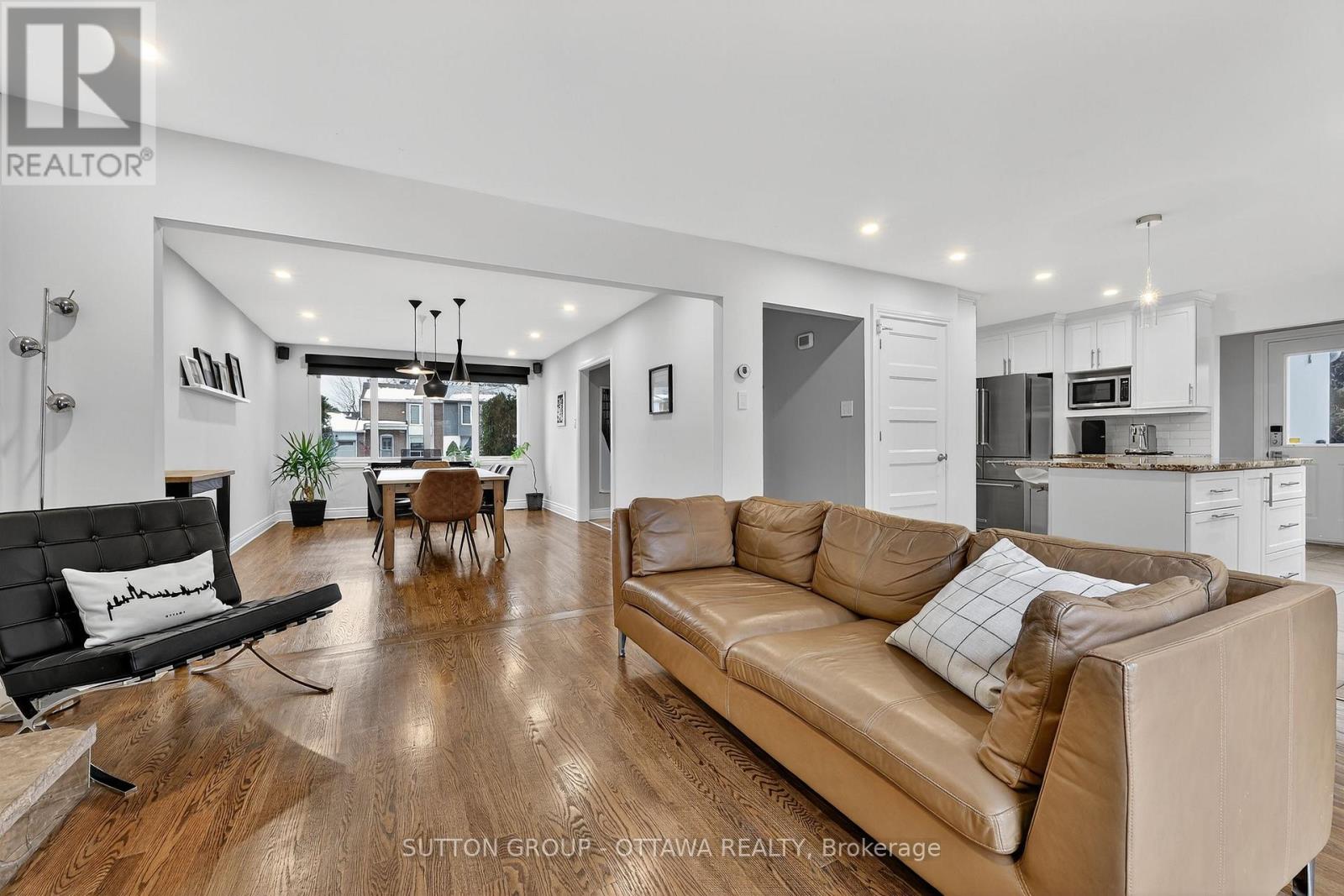 25 Southpark Drive, Ottawa, Ontario  K1B 3B8 - Photo 6 - X12568334