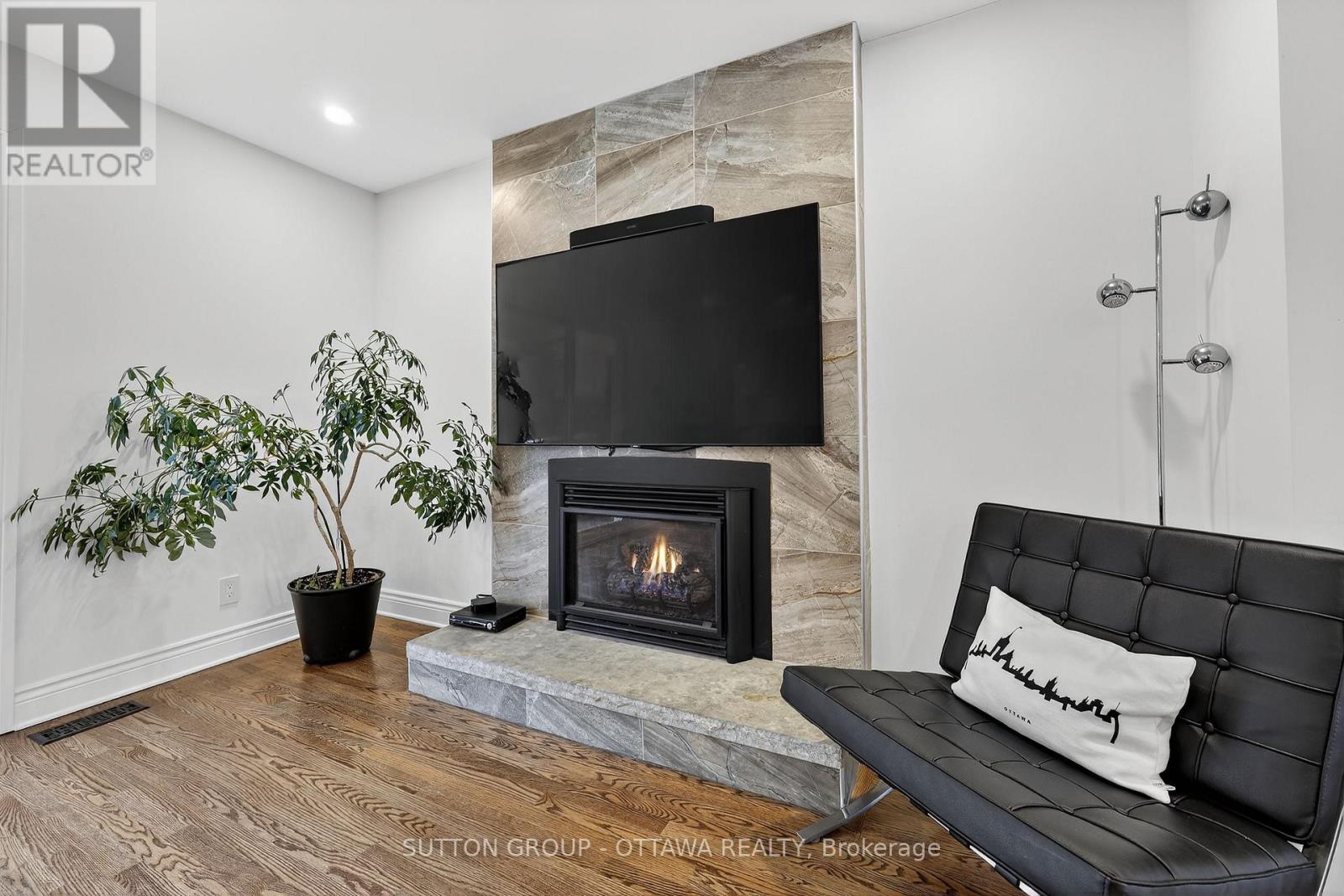 25 Southpark Drive, Ottawa, Ontario  K1B 3B8 - Photo 8 - X12568334