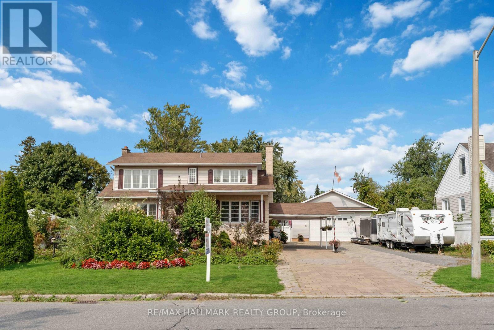 431 BLAKE BOULEVARD, Ottawa, Ontario